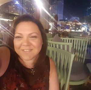 Meet your Posher, Carla